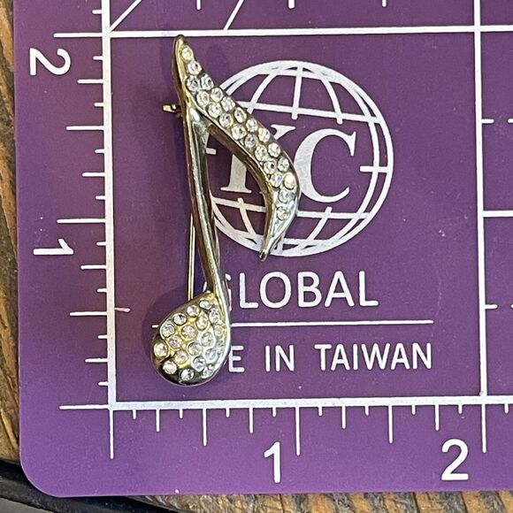 Vintage Brooch Pin Gold Tone Music Note With Clear Rhinestones Musical Kitsch - Picture 5 of 5